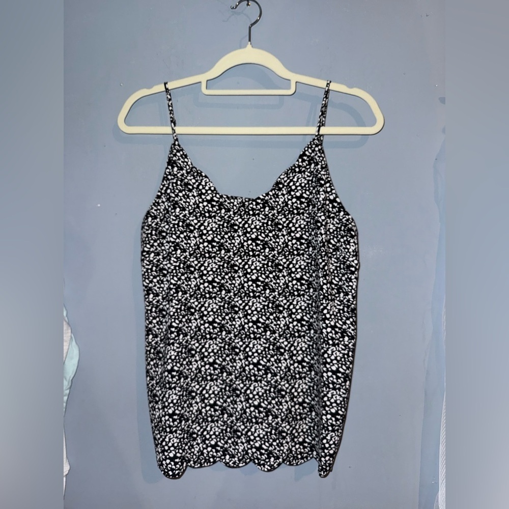 Halogen Black & White Floral Camisole Tank Top Size Medium Scalloped Hem